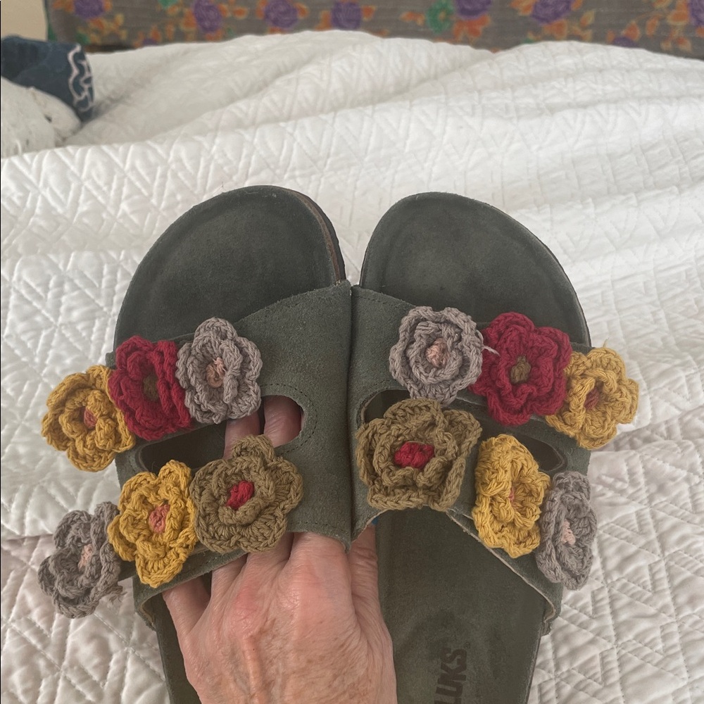 Muk Luks Women’s Sandals‎ Slip on Adjustable Width Knit Flowers Size 9 - Picture 8 of 8
